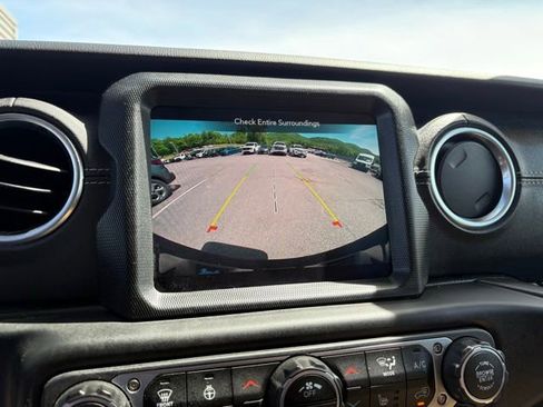 Used 2023 Jeep Wrangler Unlimited Sahara w/ Cold Weather Group AWD/4WD image 5