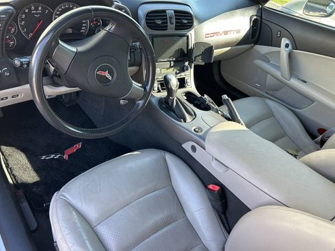 Used 2006 Chevrolet Corvette Convertible w/ Preferred Equipment Group RWD image 19