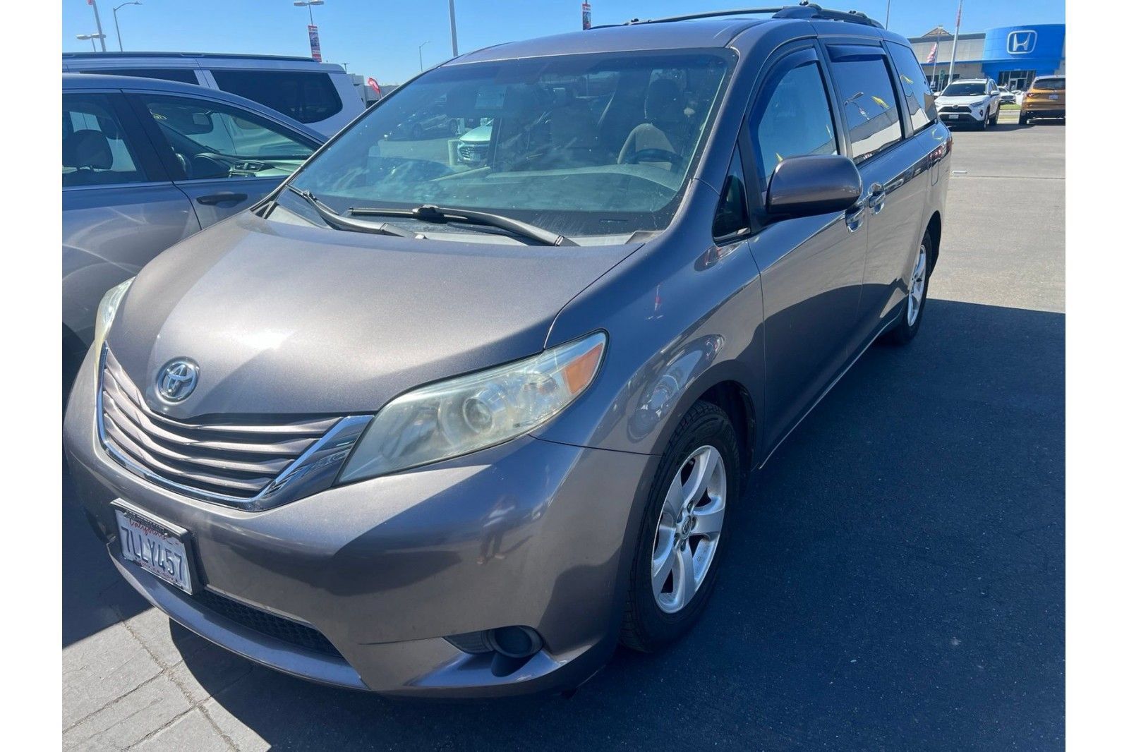 Used 2015 Toyota Sienna LE FWD image 2
