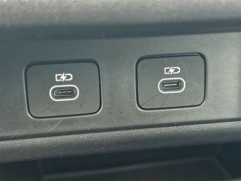 Used 2024 Land Rover Discovery Sport S image 24