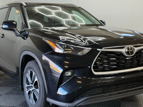 Used 2023 Toyota Highlander L image 2