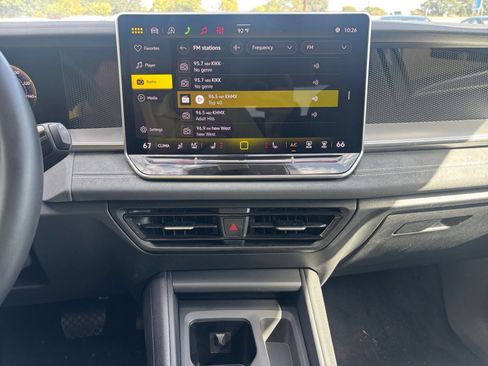 Used 2026 Volkswagen Tiguan SE AWD/4WD image 16