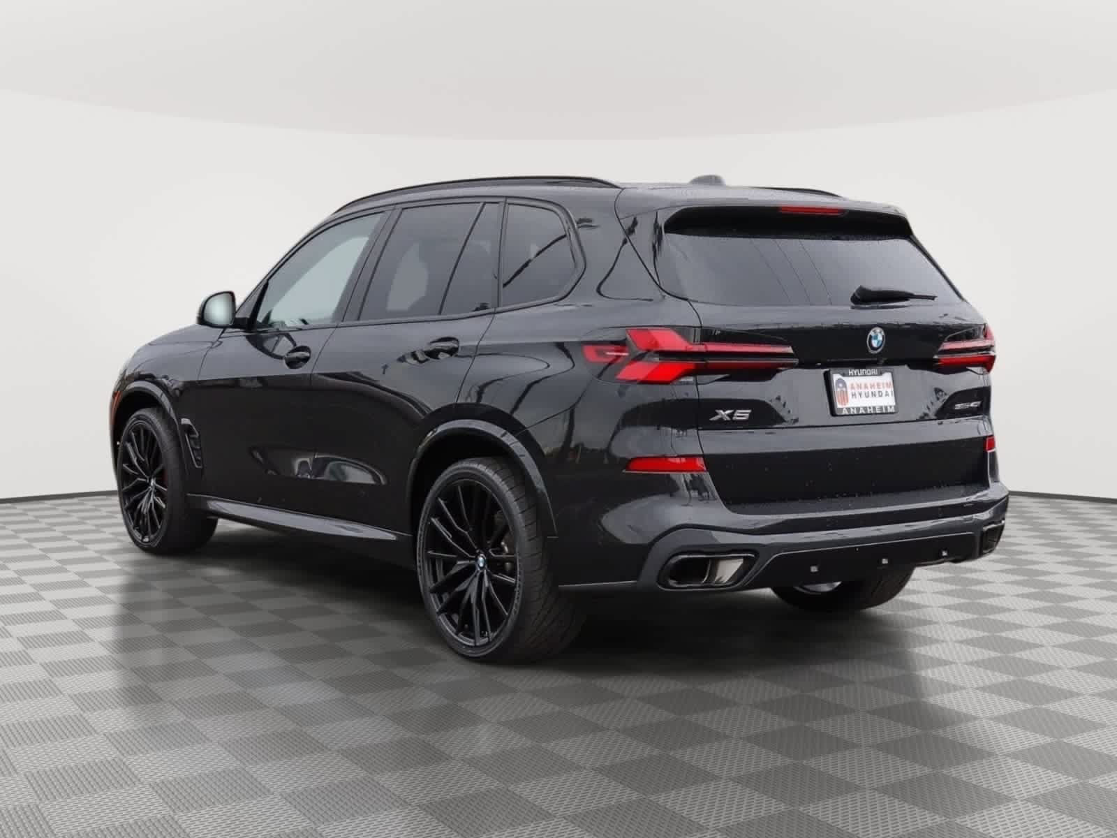 Used 2024 BMW X5 sDrive40i w/ M Sport Package RWD image 9