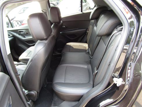 Used 2019 Chevrolet Trax LT w/ LT Convenience Package FWD image 19