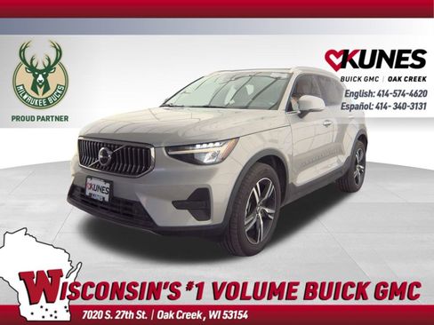 Used 2024 Volvo XC40 B5 Core image 1