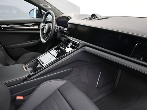 New 2026 Porsche Panamera Turbo image 14