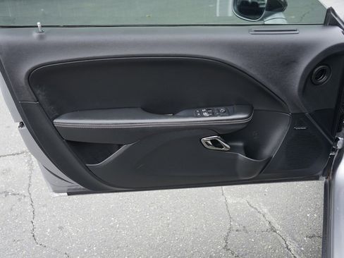 Used 2016 Dodge Challenger SRT Hellcat image 22