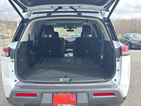 New 2026 Nissan Pathfinder SL image 13
