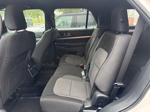 Used 2019 Ford Explorer XLT w/ Equipment Group 201A FWD image 11