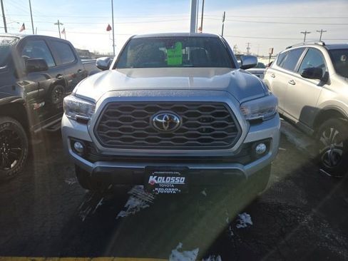 Used 2022 Toyota Tacoma TRD Off-Road w/ Black Out Package (TMS) image 2