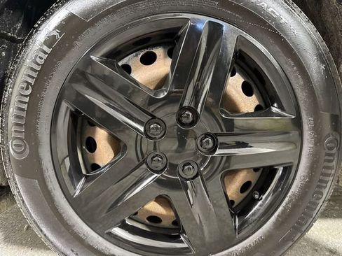 Used 2019 Toyota C-HR LE image 5