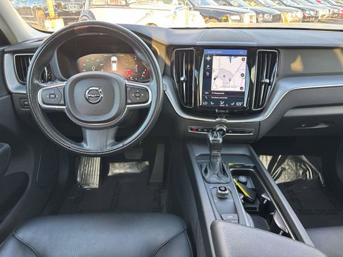 Used 2018 Volvo XC60 T6 Momentum w/ Advanced Package image 8