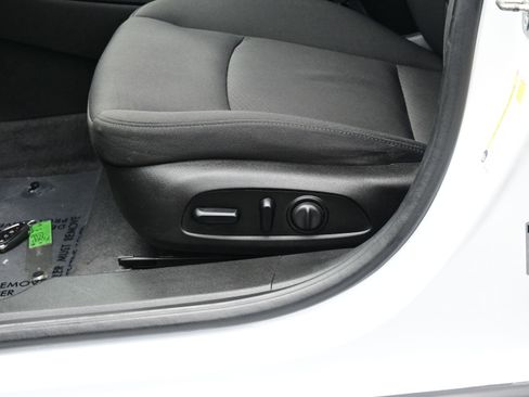 Used 2019 Chevrolet Malibu LT image 11