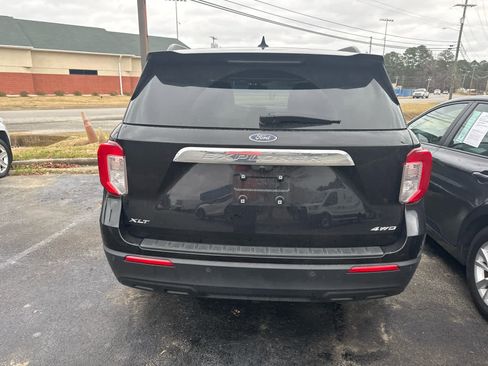 Used 2022 Ford Explorer XLT image 26