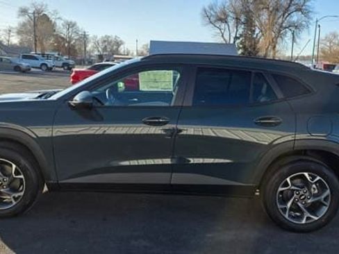 New 2026 Chevrolet Trax LT w/ Sunroof Package FWD image 4