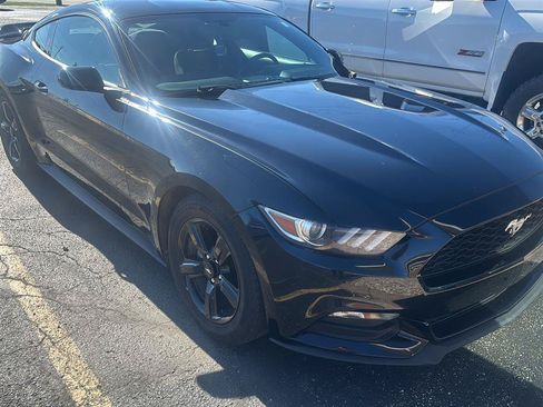 Used 2017 Ford Mustang Coupe RWD image 2