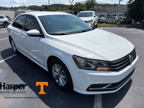Used 2018 Volkswagen Passat 2.0T S w/ Driver Assistance Package FWD image 6