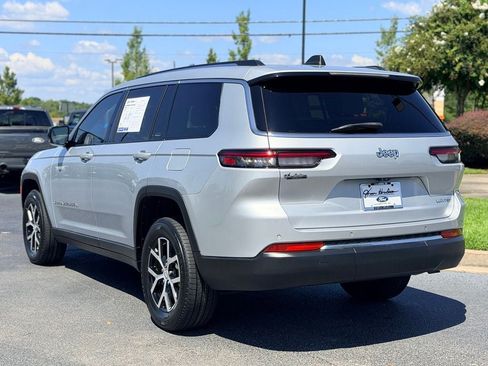 Used 2023 Jeep Grand Cherokee L Limited RWD image 6