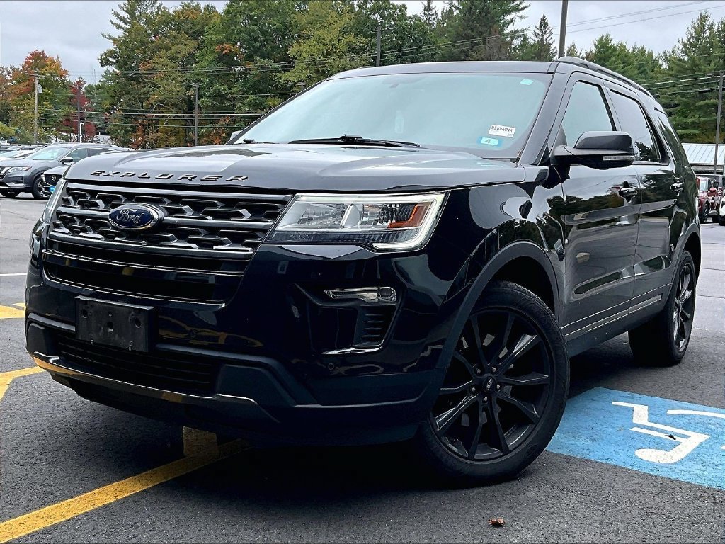 Used 2018 Ford Explorer XLT w/ Equipment Group 202A AWD/4WD image 2