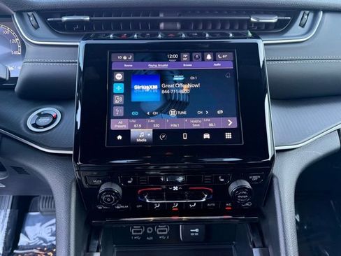 New 2025 Jeep Grand Cherokee L Laredo image 17