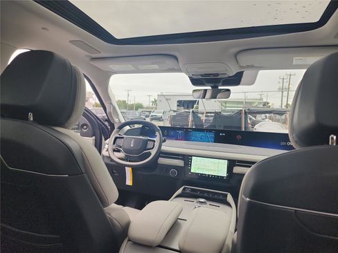 New 2026 Lincoln Navigator Reserve image 30