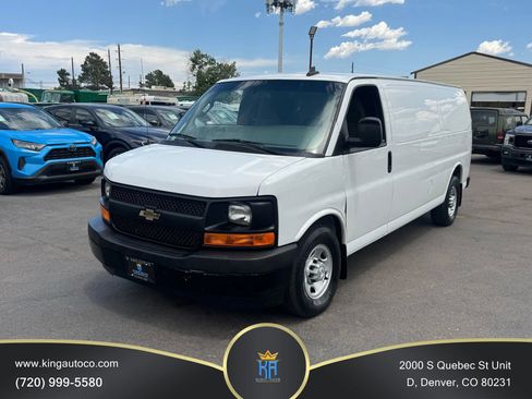 Used 2017 Chevrolet Express 3500 Extended image 1