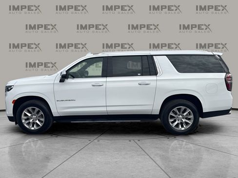 Used 2023 Chevrolet Suburban Premier RWD image 2