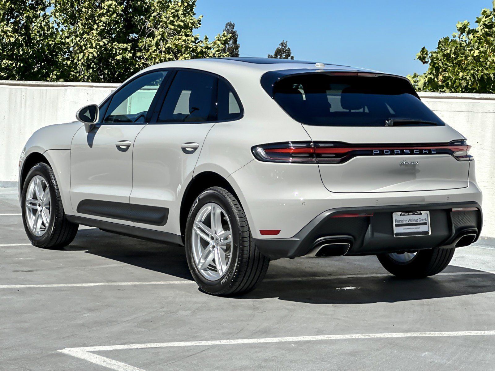 Certified 2026 Porsche Macan AWD/4WD image 3