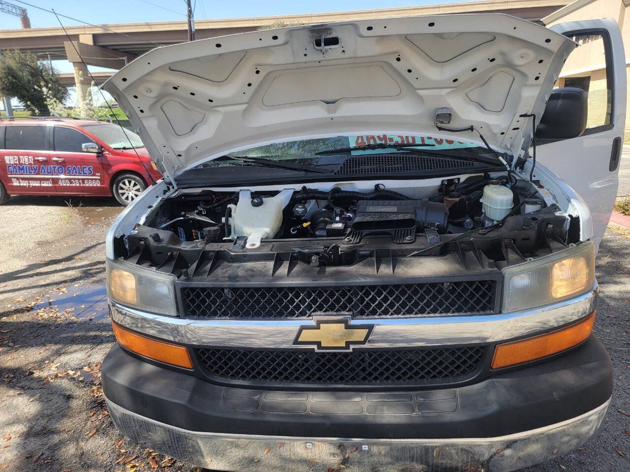 Used 2014 Chevrolet Express 3500 Extended RWD image 10