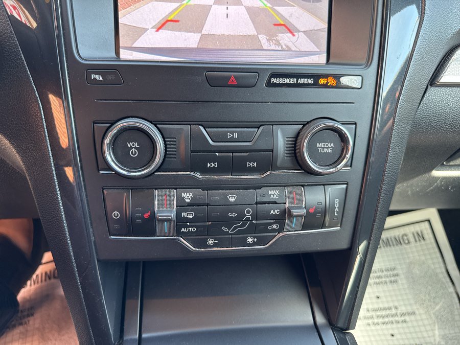 Used 2019 Ford Explorer XLT w/ Equipment Group 202A AWD/4WD image 30