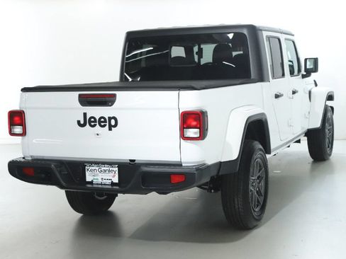 Used 2024 Jeep Gladiator Sport AWD/4WD image 46