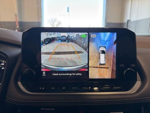 Used 2023 Nissan Rogue SL w/ SL Premium Package image 21