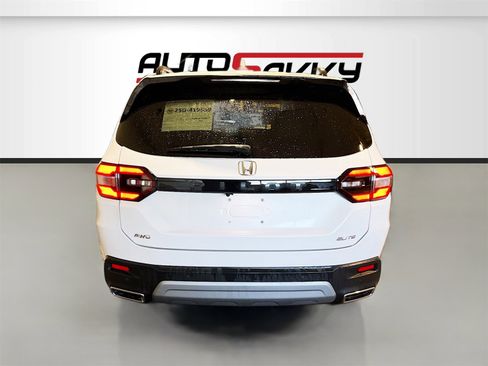 Used 2024 Honda Pilot Elite image 6