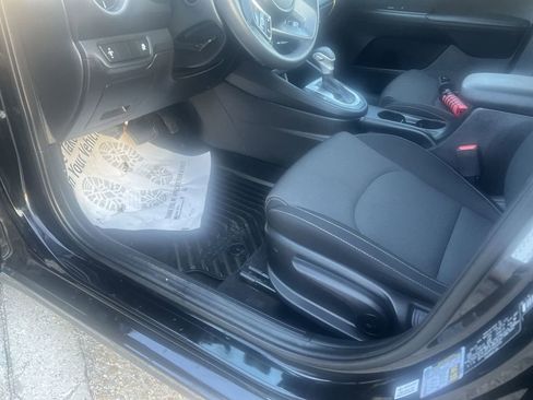 Used 2023 Kia Forte LX image 12