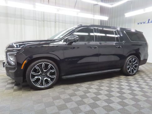 Used 2025 Chevrolet Suburban RST w/ RST Capability Package AWD/4WD image 11