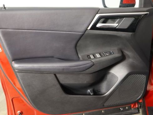 Used 2024 Mitsubishi Outlander SE image 19