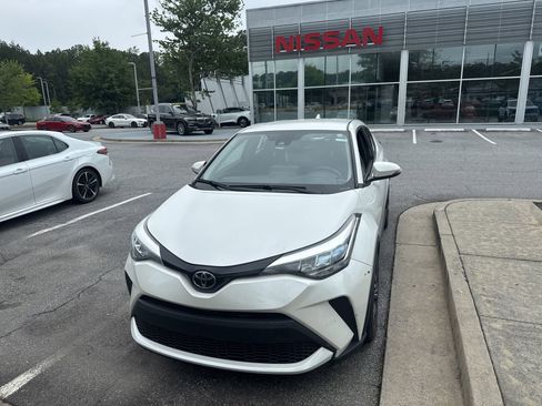 Used 2021 Toyota C-HR LE FWD image 1