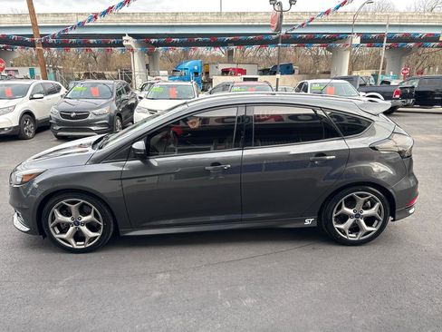 Used 2017 Ford Focus ST image 8