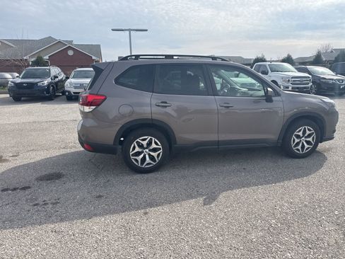 Used 2023 Subaru Forester Premium image 13