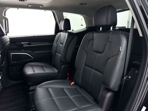 Used 2024 Kia Telluride EX w/ EX Captain's Chair Package image 31