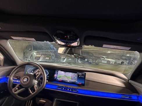 Used 2023 BMW 740i w/ Parking Assistance Package image 7