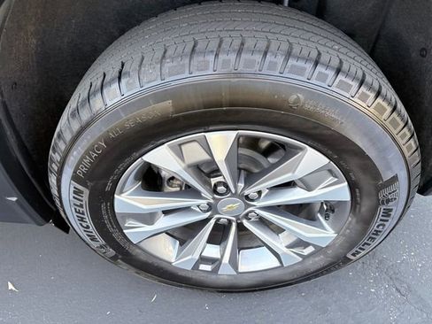Used 2025 Chevrolet Equinox LT AWD/4WD image 24