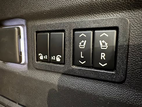 Used 2021 Chevrolet Tahoe Z71 w/ Luxury Package image 15