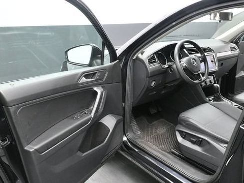 Used 2020 Volkswagen Tiguan SE AWD/4WD image 15