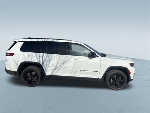 Used 2023 Jeep Grand Cherokee L Limited w/ Black Appearance Package image 10