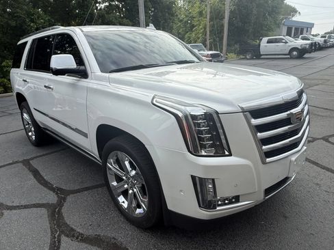 Used 2018 Cadillac Escalade Premium Luxury AWD/4WD image 5