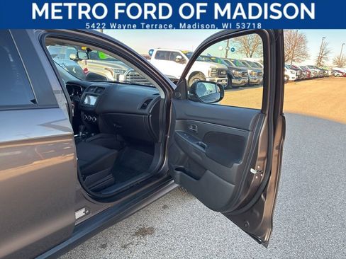 Used 2017 Mitsubishi Outlander Sport ES image 37