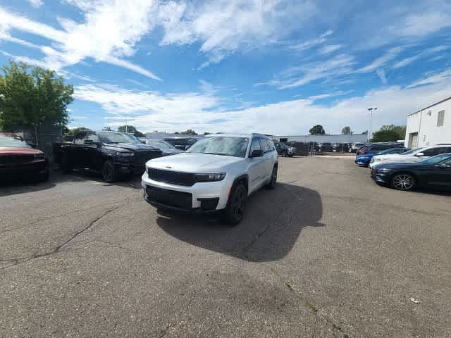 Used 2024 Jeep Grand Cherokee L Altitude AWD/4WD image 3
