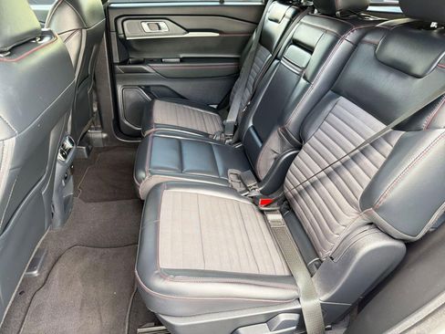 Used 2025 Ford Explorer ST-Line w/ ST-Line Street Pack image 15