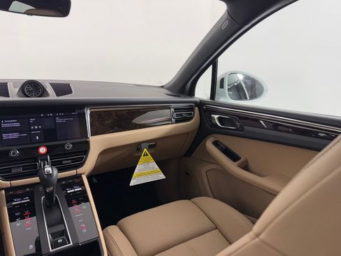 New 2026 Porsche Macan AWD/4WD image 18